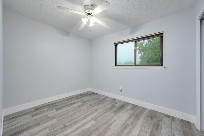 Building Photo - 8400 Jamestown Dr