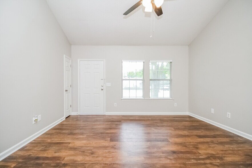 Building Photo - 102 Riverwood Dr