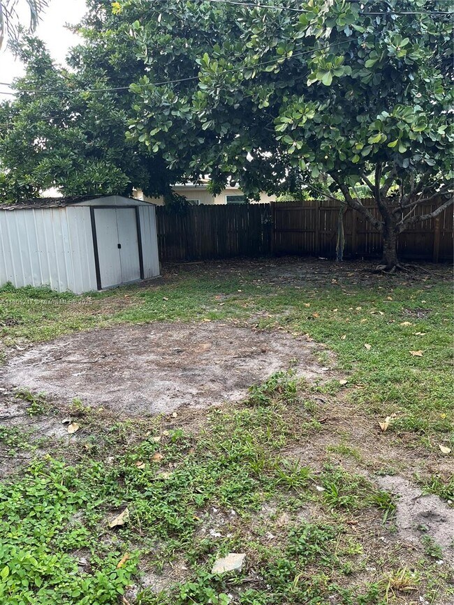 Building Photo - 1625 NW 9th Ave