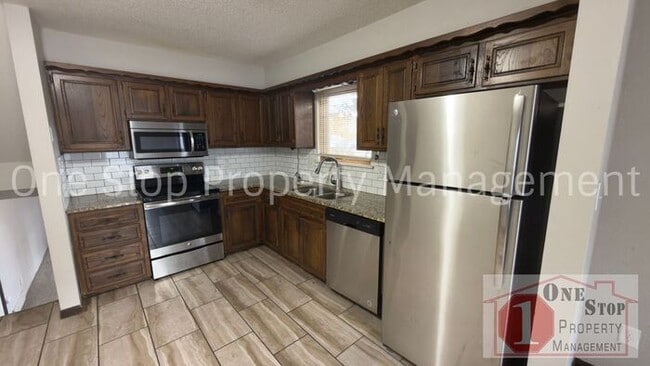 Building Photo - Beautiful Split Level Home w/ 4 Bedroom an...