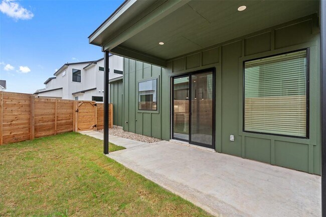 Building Photo - 2713 Bristol Dr