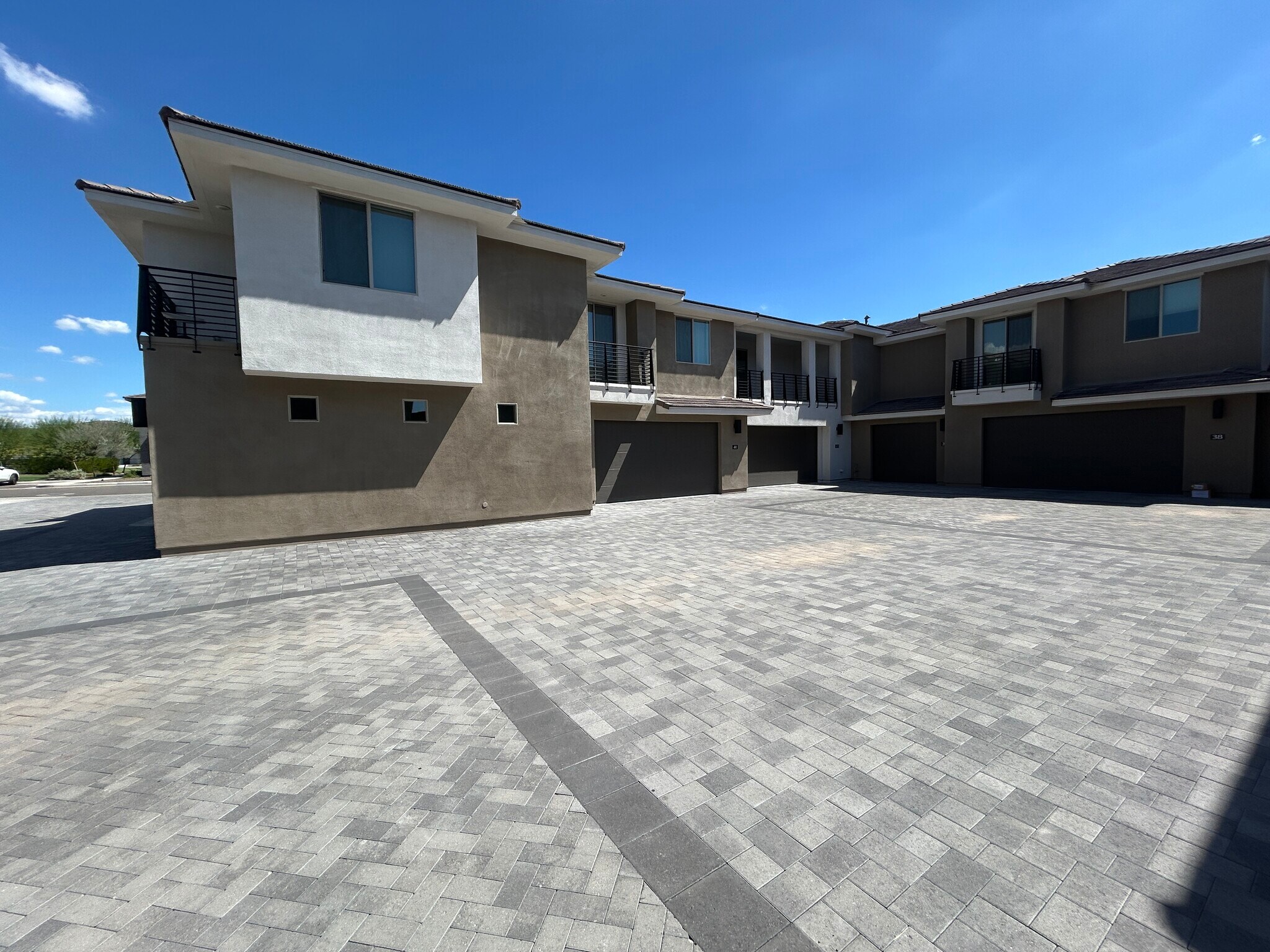 Building Photo - 2121 W Sonoran Desert Dr