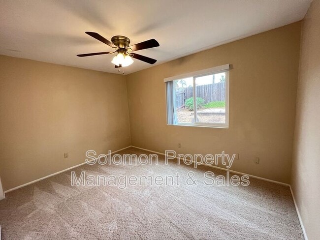 Building Photo - 1008 Santa Fe Dr