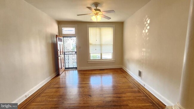 Building Photo - 3216 W Belvedere Ave