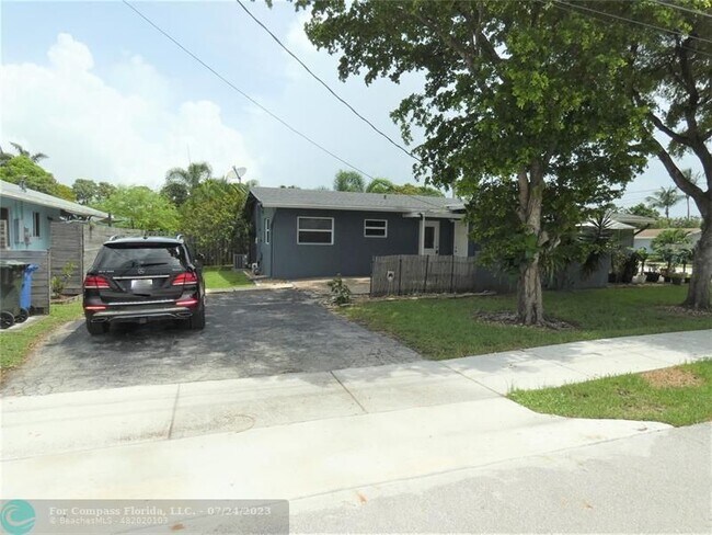 Primary Photo - 3621 NE 8th Ave