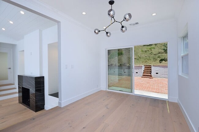 Building Photo - 11657 Sunshine Terrace