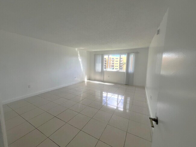 Building Photo - 7000 NW 186th St