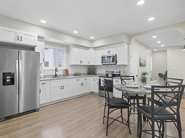 Building Photo - 12 Saint James Ave