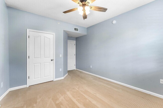 Building Photo - 10106 Myrtlewood Cir W