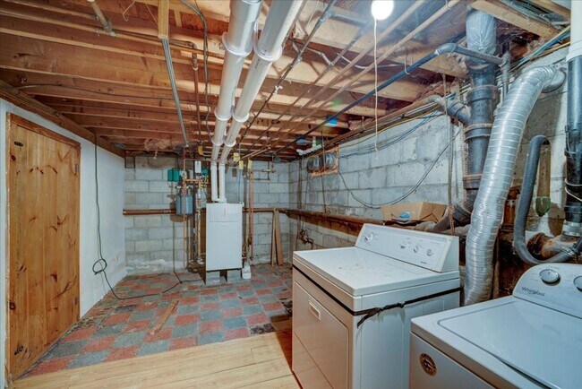 Building Photo - 3 Bedroom Apartment in Burlington VT Avail...