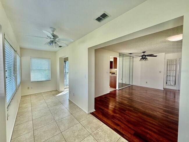 Building Photo - 940 Rosewood Ln