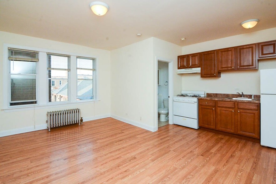 Building Photo - 2600 N Kimball Ave