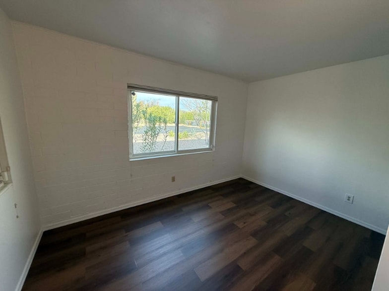 Building Photo - 348 W Via Del Heroe