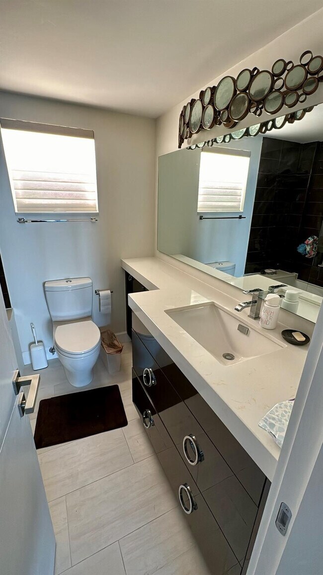 Building Photo - 333 NE 21st Ave