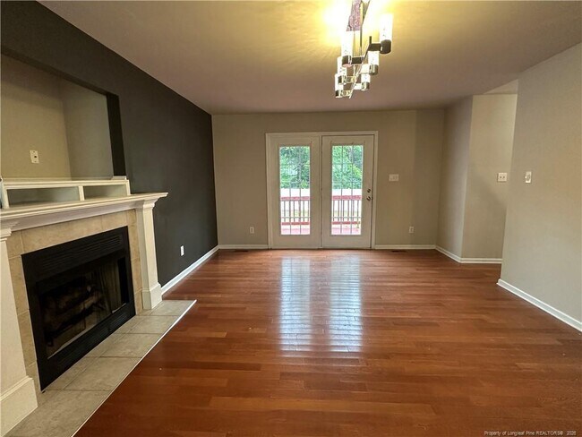 Building Photo - 3679 Pioneer Dr