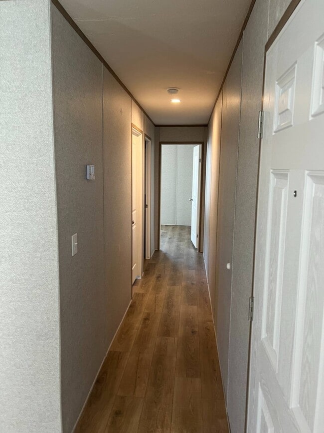 Building Photo - 200 E Zora St