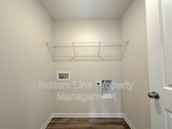 Building Photo - 5336 Small St