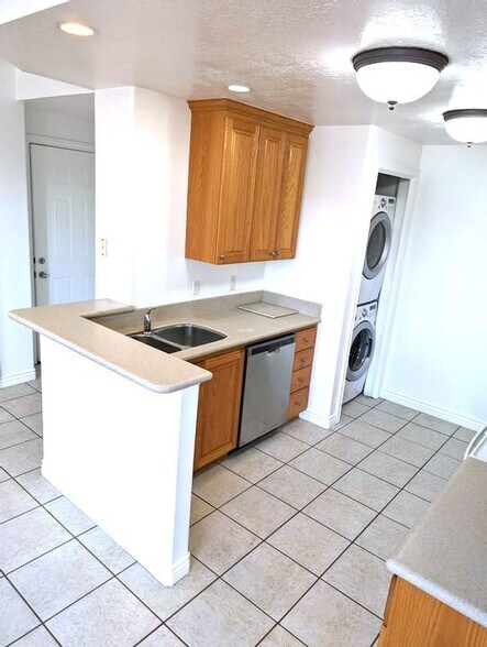 Building Photo - 272 W 400 N