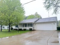 Building Photo - 3 Bedroom 2 Bathroom Home in Goshen!
