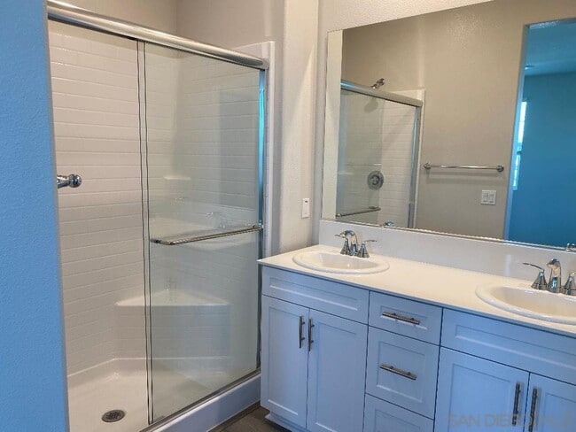 Building Photo - 40445 Melrose Dr