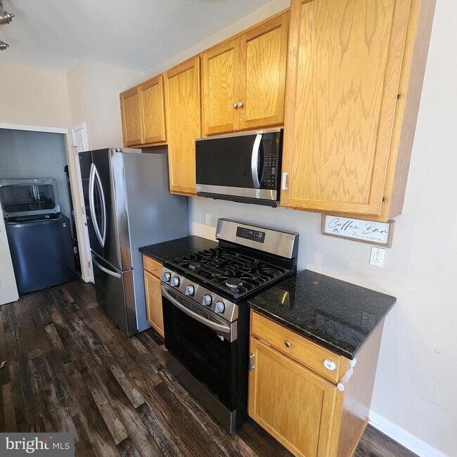 Building Photo - 1301 N 32nd St