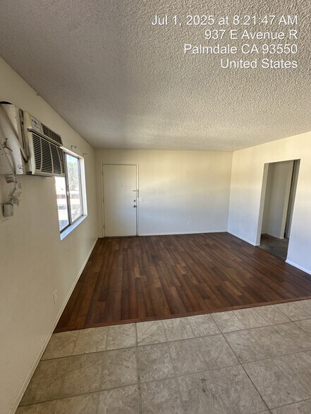Building Photo - 937 E Ave R