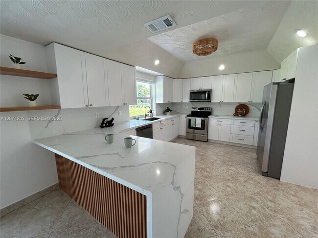 Building Photo - 6611 SW 99th Ave
