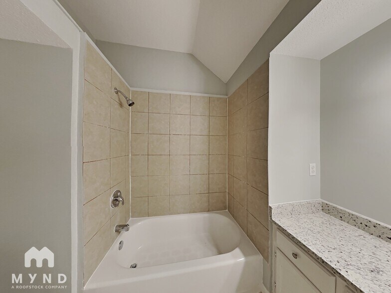 Building Photo - 5266 Rolling Ridge Cove