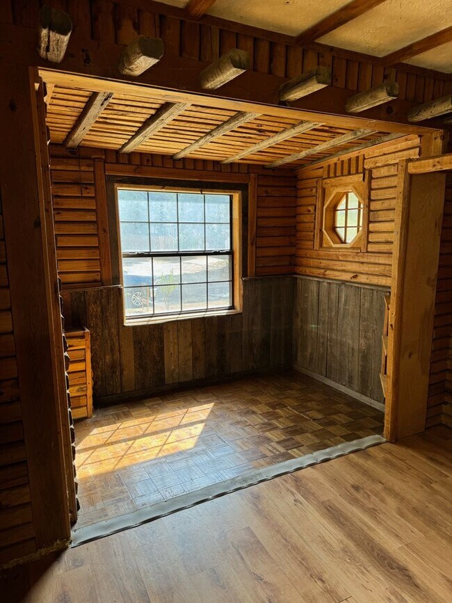 Building Photo - 312 W Martin St