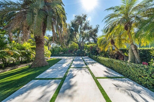 Building Photo - 10618 NE 11th Ct