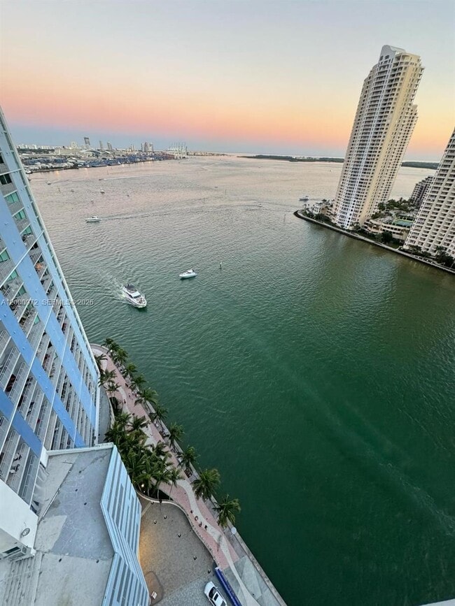 Building Photo - 325 S Biscayne Blvd