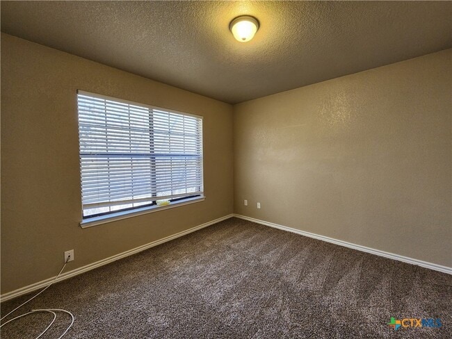 Building Photo - 21 Moss Rock Dr