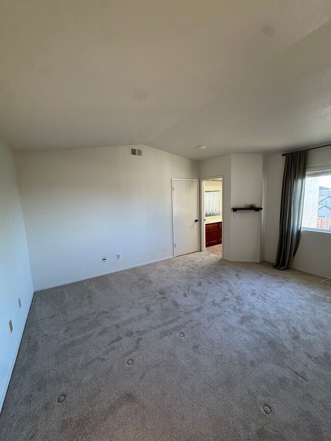 Building Photo - 4 Bed 3 Bath in Desirable Santa Maria Neighborhood