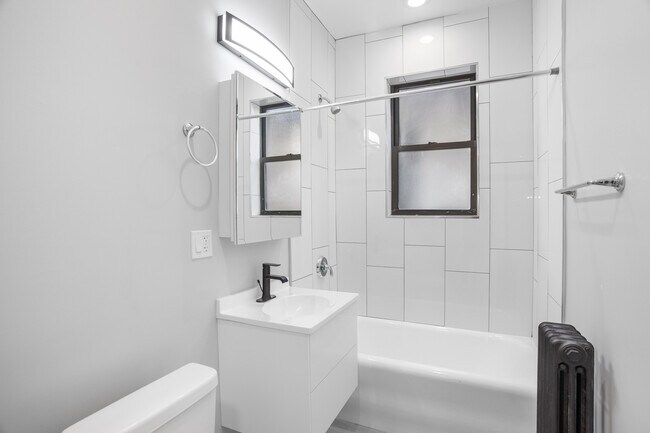 Building Photo - 1318 W Birchwood Ave