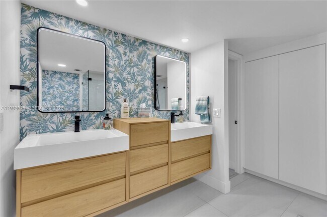 Building Photo - 2201 S Ocean Dr