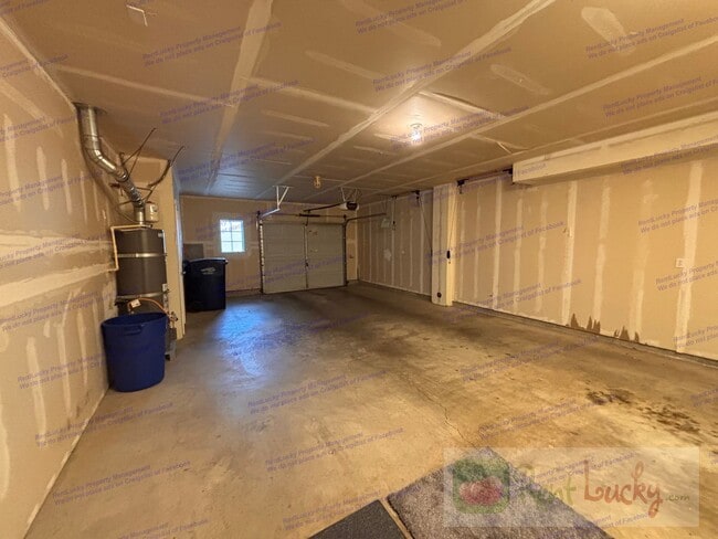 Building Photo - Bright and Spacious Fircrest Townhome in U...