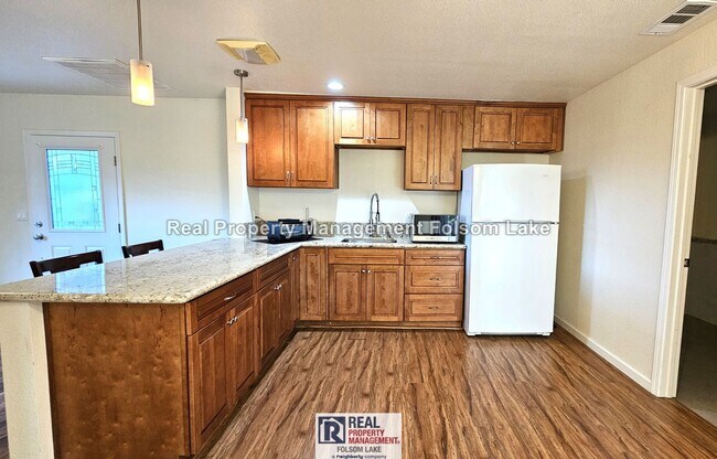 Building Photo - El Dorado Hills 4 bedrooms and 2 baths home with Detached 1 bedroom and 1 bath Cottage