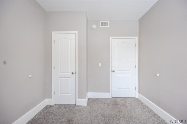 Building Photo - 1204 Niagara St