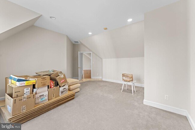 Building Photo - 8541 Old Dominion Dr