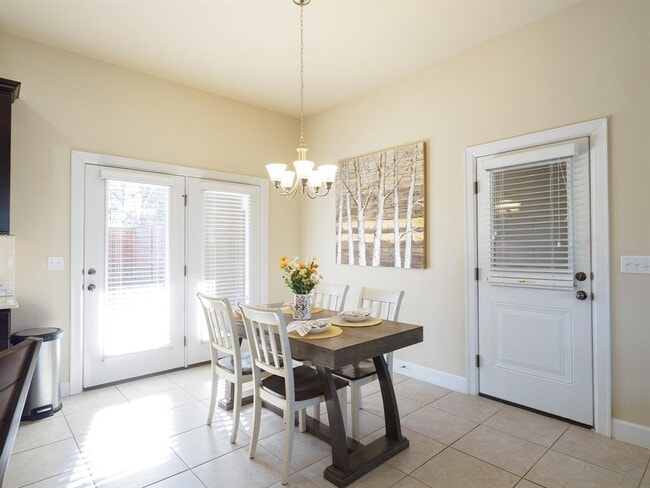 Building Photo - 5605 Roosevelt Ave