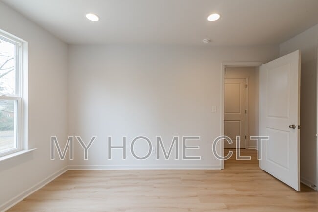 Building Photo - 2719 Capitol Dr