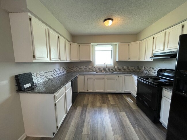 Building Photo - 425/427 E 2nd Ave