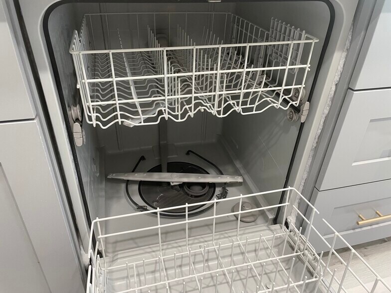 Building Photo - 7555 Linda Vista Rd