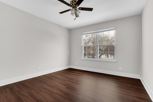 Building Photo - 133 White Branch Ct S