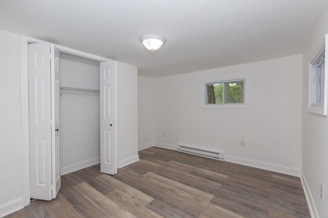 Building Photo - 2 Bed/1 Bath Trailer in Berkeley Springs