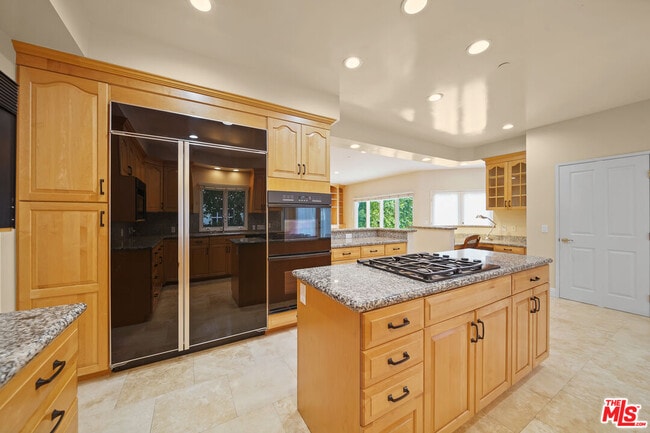 Building Photo - 248 S Swall Dr