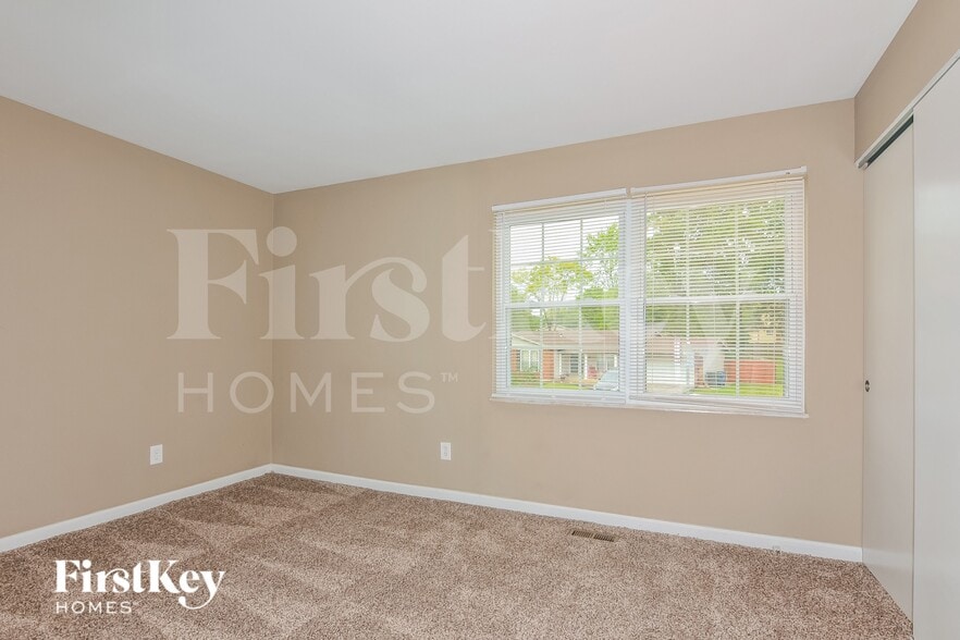 Building Photo - 5708 Madlar Ln