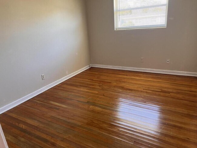 Building Photo - 2527 Emily Ln