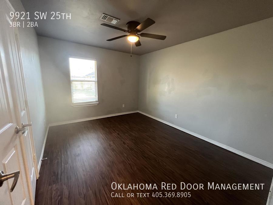 Building Photo - 9921 SW 25th-