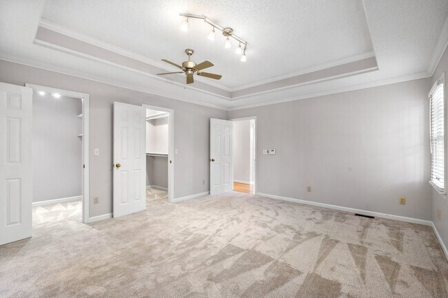 Building Photo - Beautiful Home in Greer Country Club Estates W/Bonus Room
